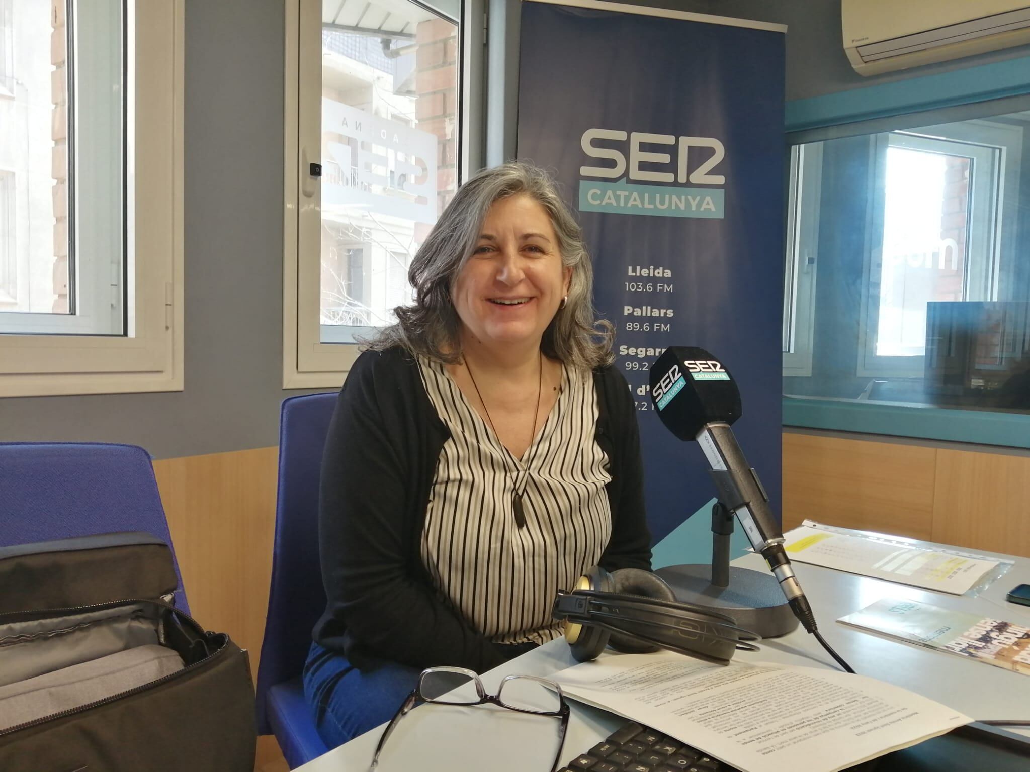 Rosa Majoral d'Arrels Sant Ignasi, durant l'entrevista  a Ràdio Lleida.