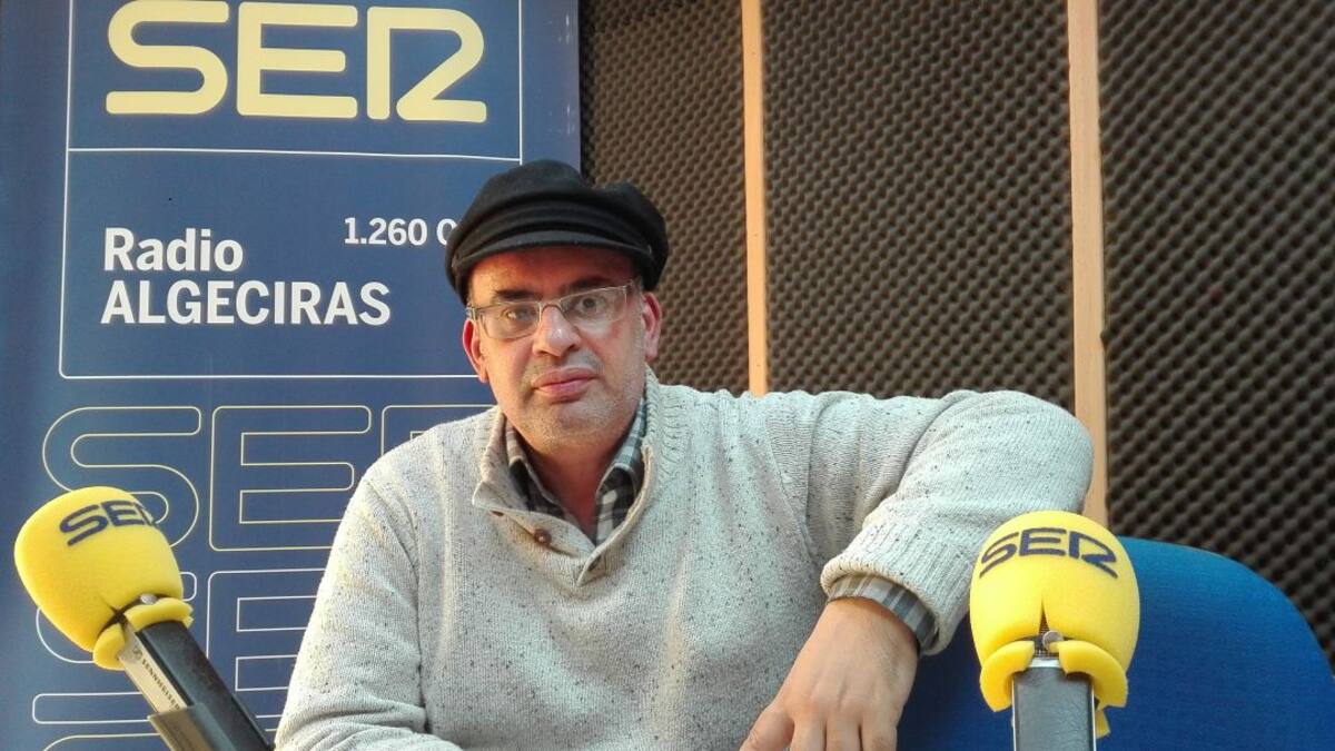 El Ateneo reconoce la labor de Juan Moya