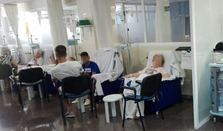 Pacientes oncológicos, de diálisis o de transfusiones son atendidos en uno de los 39 puntos del Hospital de Día del General de Alicante.