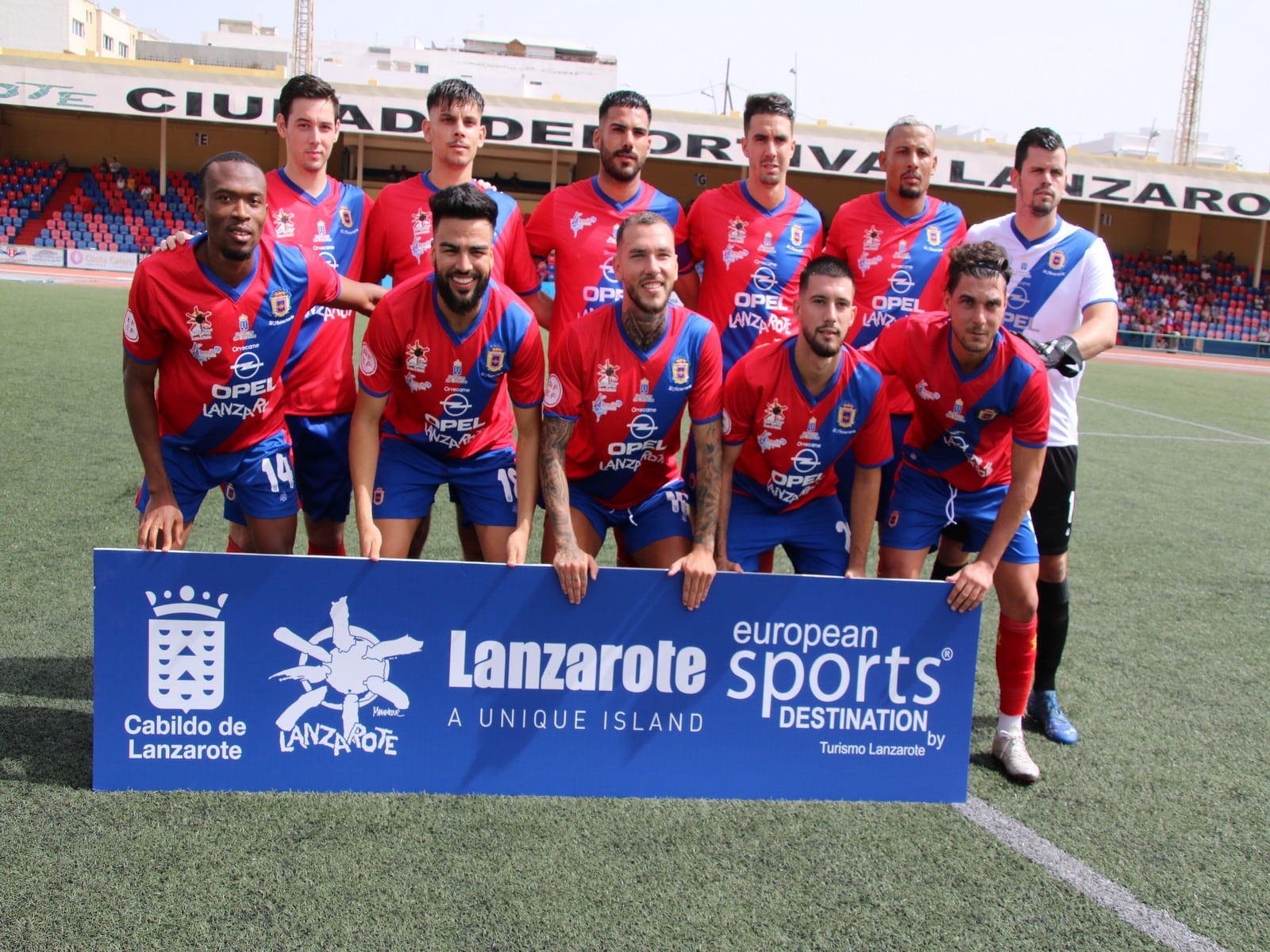 Equipo inicial de la UD Lanzarote frente al Marino.