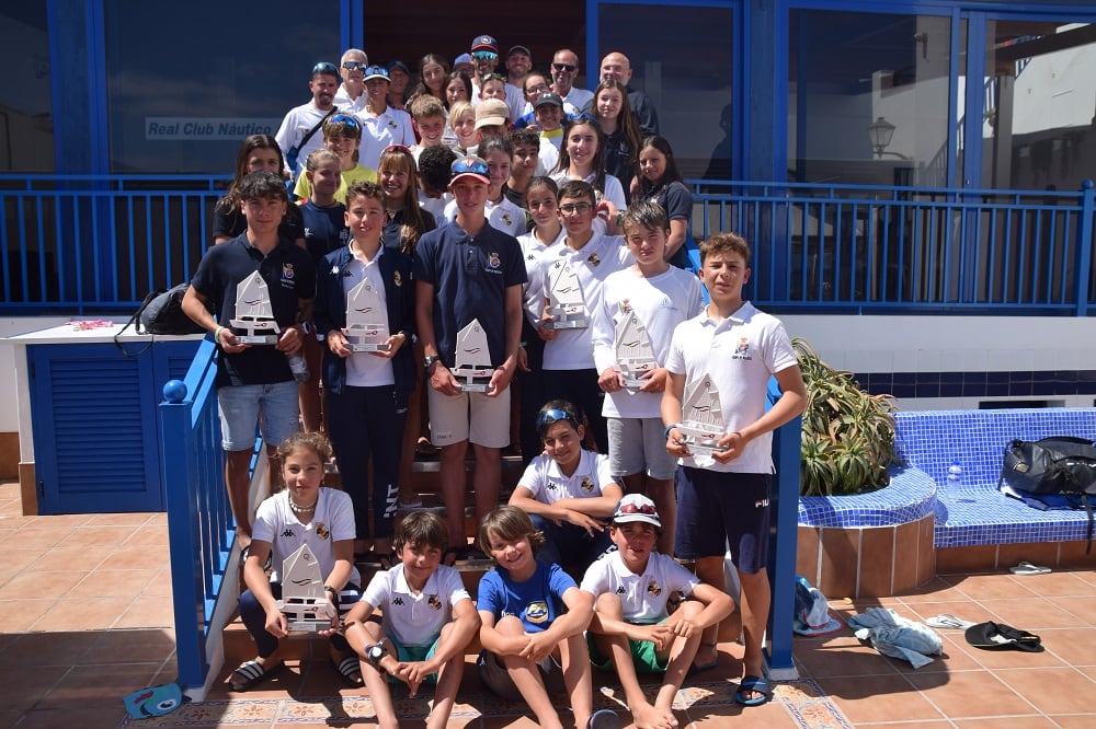 Regatistas que subieron al podium en Arrecife.