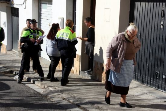 Imatge d&#039;una de les inspeccions al barri gitano de Sant Joan de Figueres