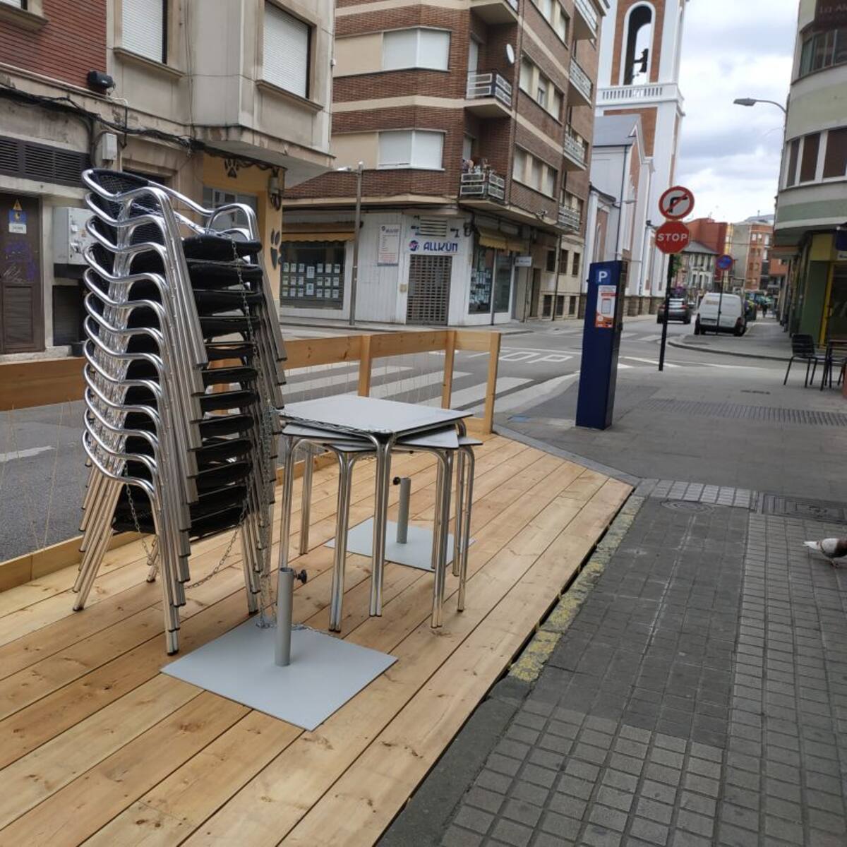 El Ayuntamiento de Ponferrada estudiará la solicitud de instalar veladores sobre las terrazas