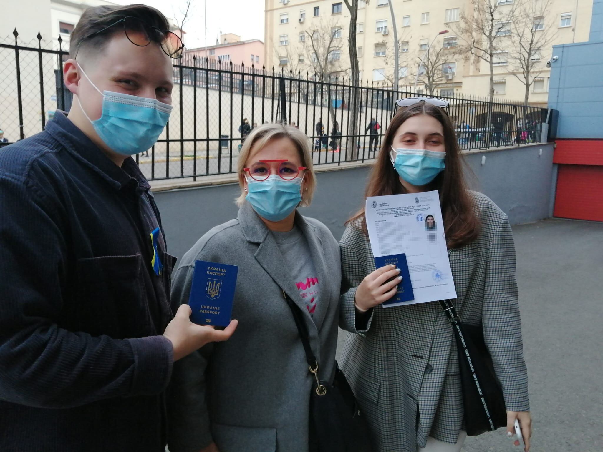 Primers refugiats que presenten sol·licitut de protecció temporal per a persones desplaçades
