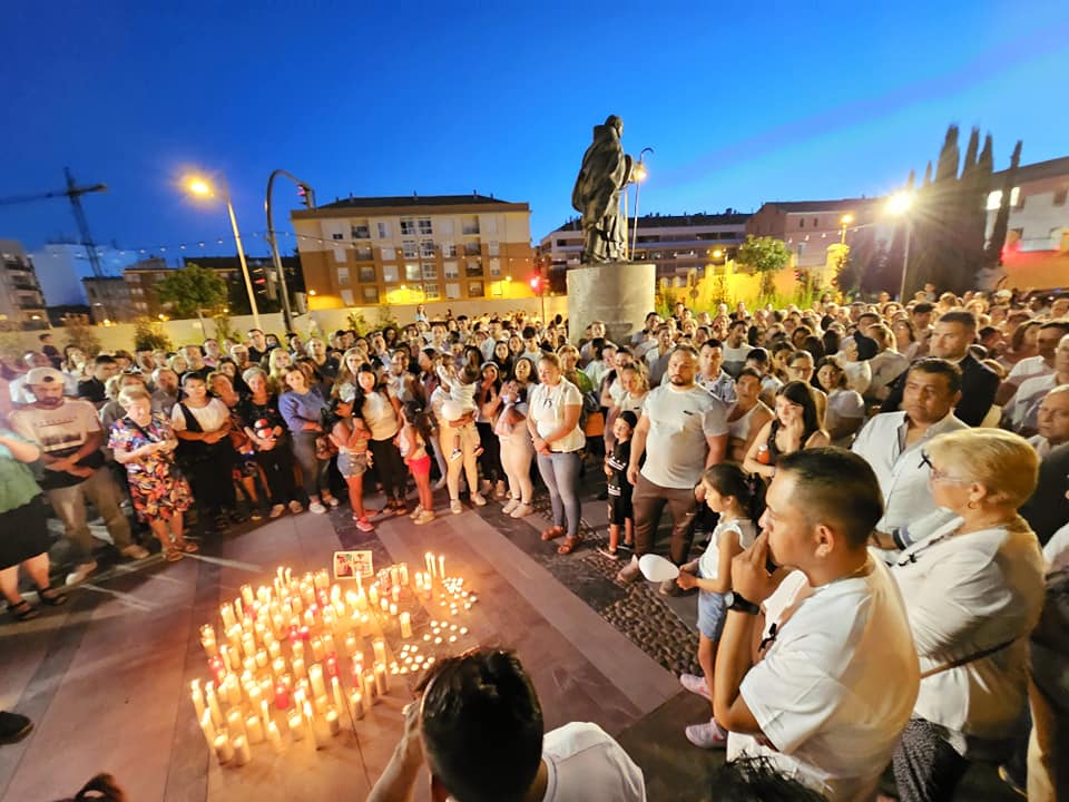 Los vecinos de Caravaca recuerdan a sus vecinos fallecidos en el incendio