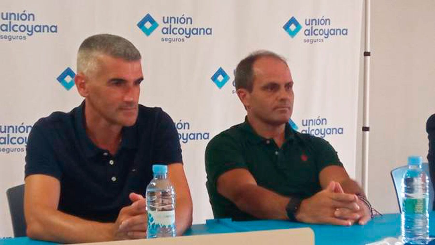 Vicente Parras, junto a Josele González, en su presentación en la sede de Unión Alcoyana