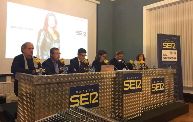 Paxti López, junto a los tertulianos de &#039;Hora 25&#039; en el especial desde el palacio de Aiete