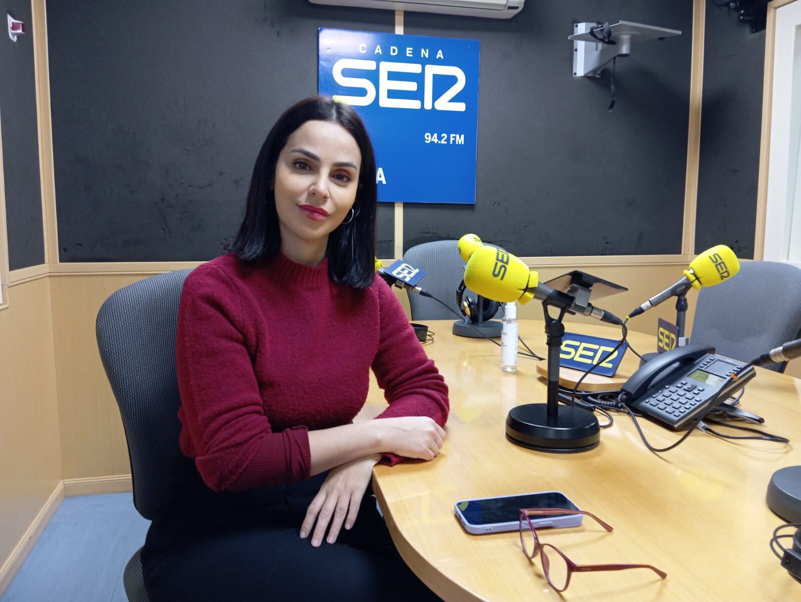 Laura Piñero durante la entrevista en los estudios de Cadena Ser Ávila