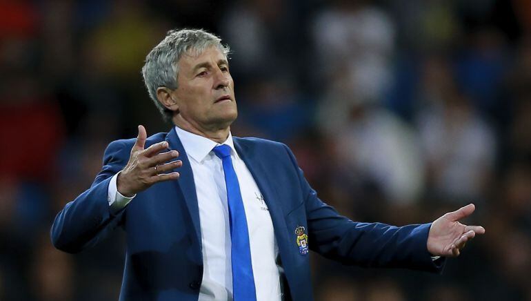 Quique Setién hace un aspaviento durante un encuentro con Las Palmas