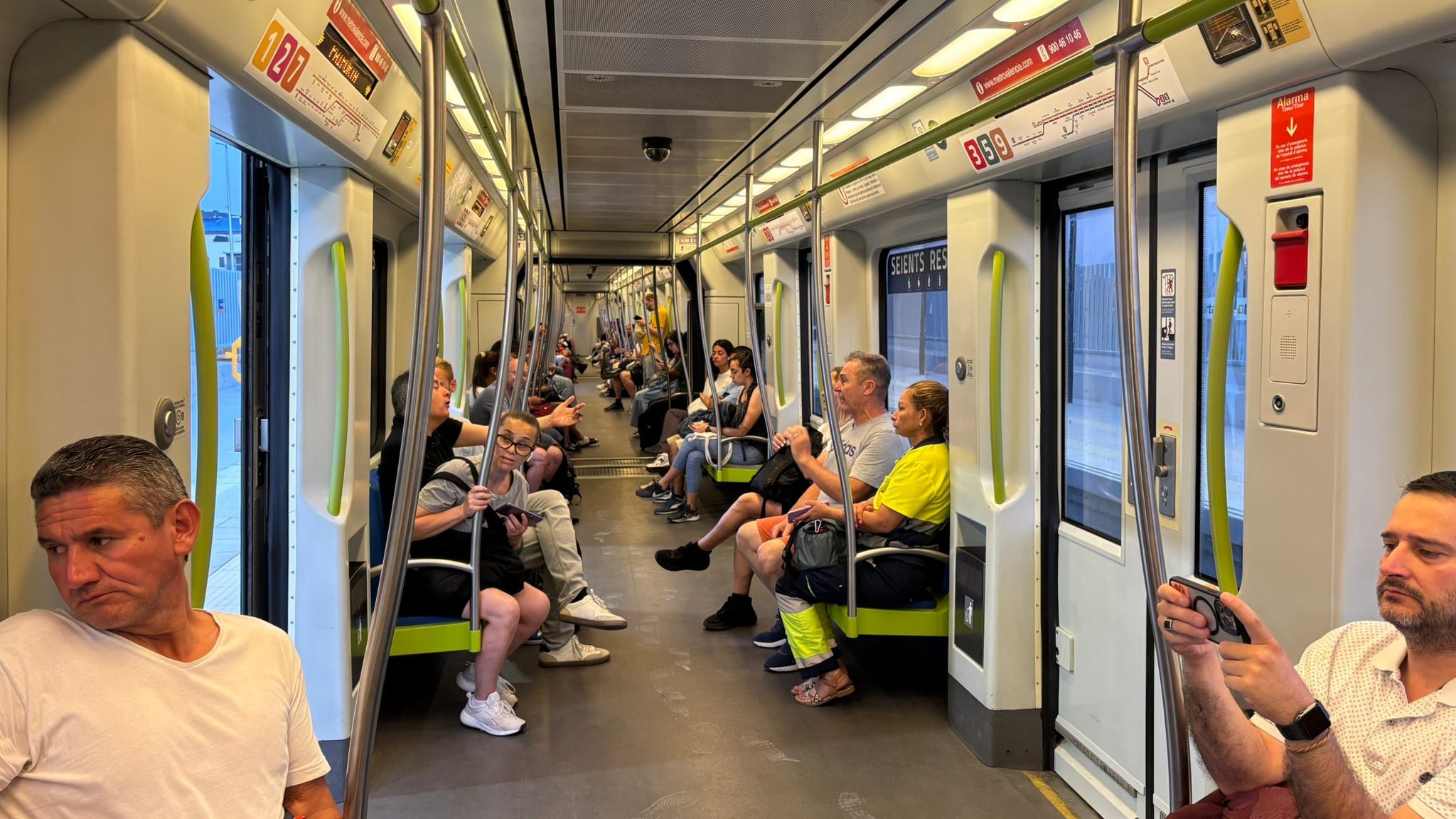 Metro Valencia recupera este viernes el recorrido completo tras reparar las líneas destrozadas por la DANA