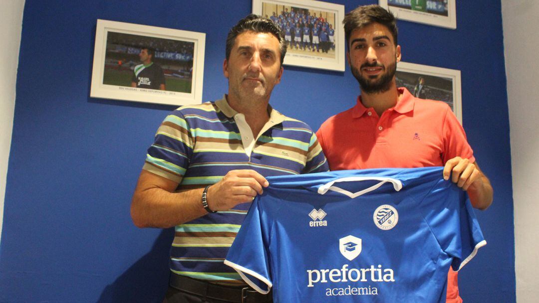 Fran Ávila junto a Villegas en la foto oficial de su fichaje.