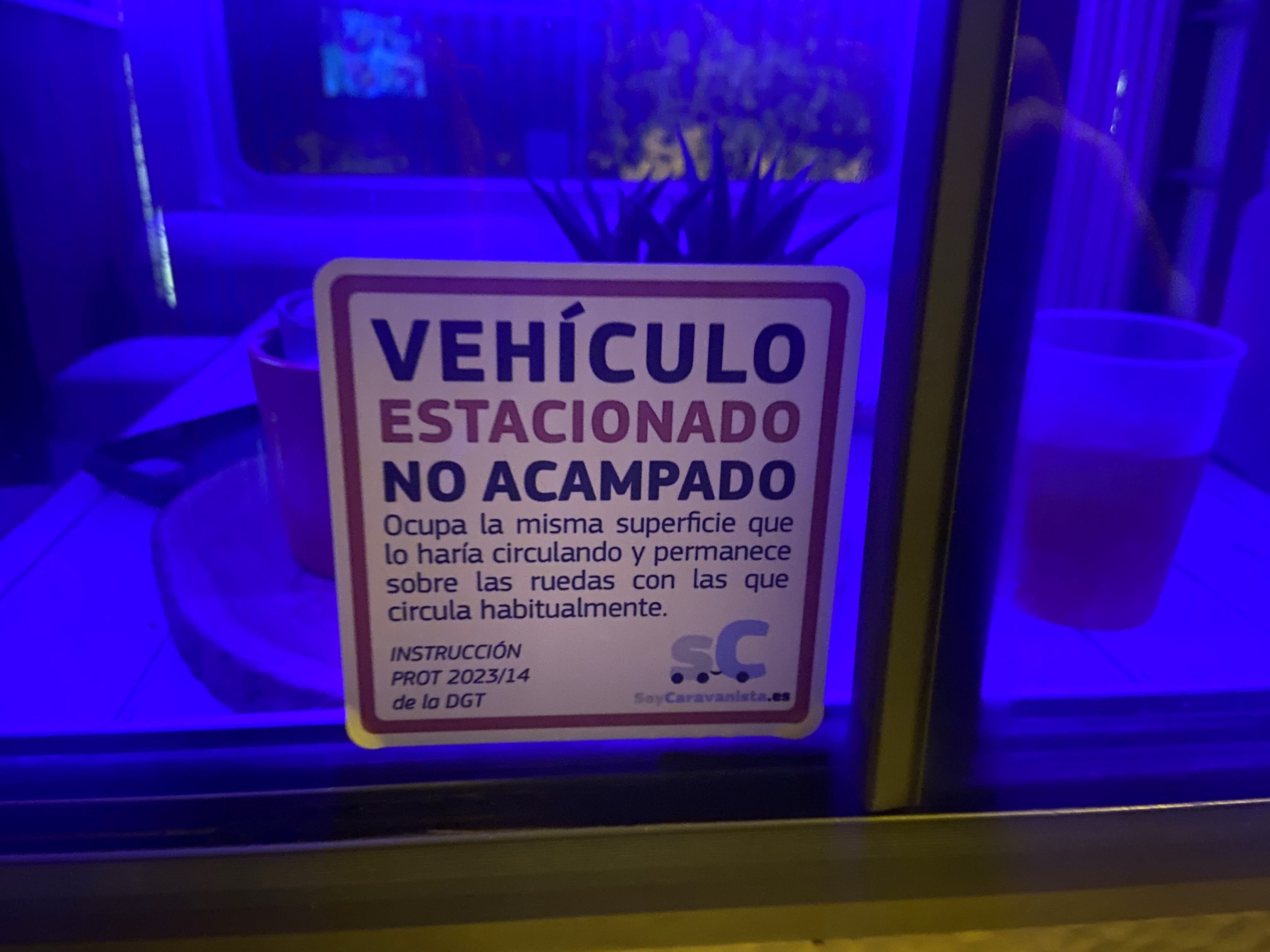 Para evitar problemas han colocado este cartel en la ventana