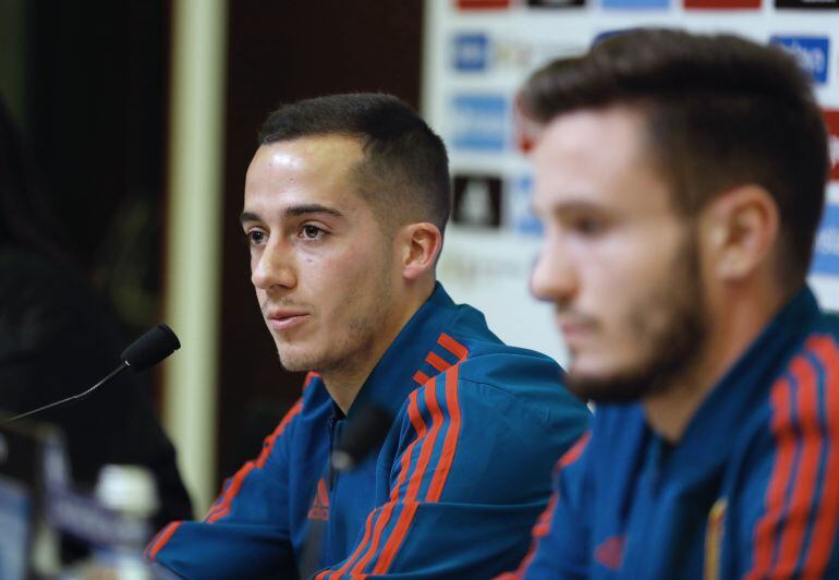 Lucas Vázquez, junto a Saúl en la sala de prensa