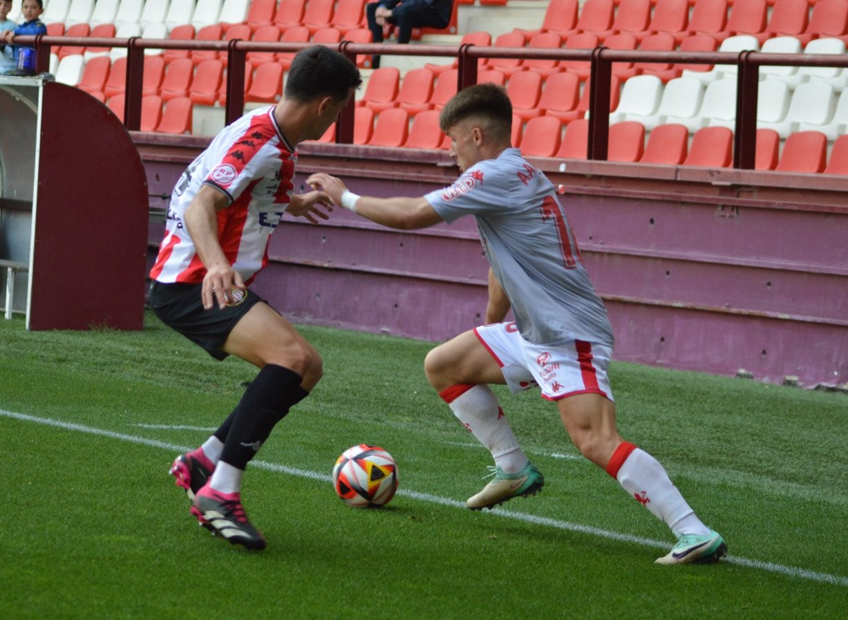 Aarón Rey lleva dos partidos seguidos como titular.