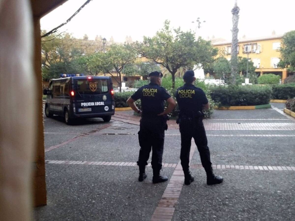 Un detenido en Los Barrios con orden de ingreso en prisión tras estar en un botellón sin mascarilla