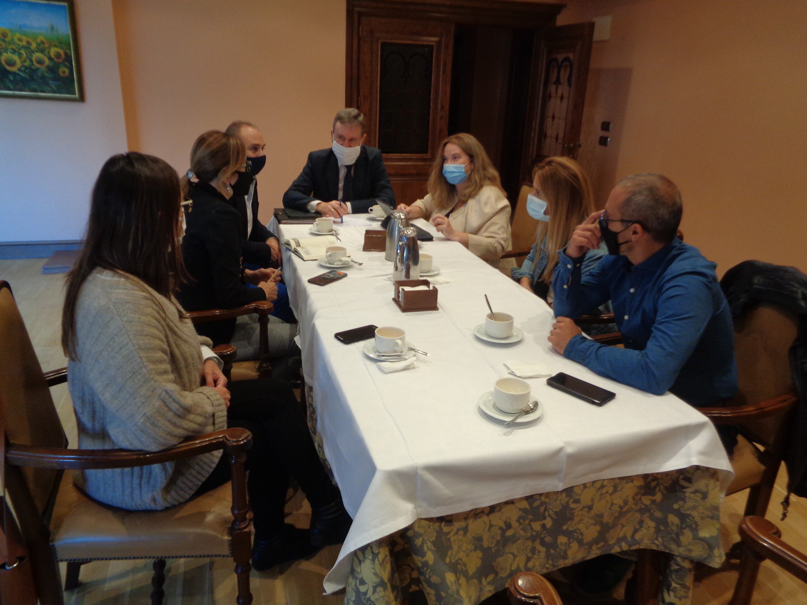 Imagen de archivo de una reunión entre los senadores populares y el grupo municipal arandino