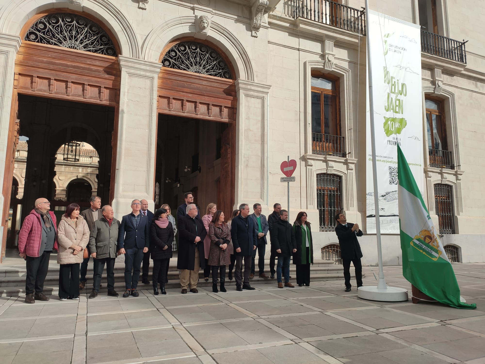 Acto de izado de la bandera de Andalucía en la lonja de la Diputación Provincial de Jaén