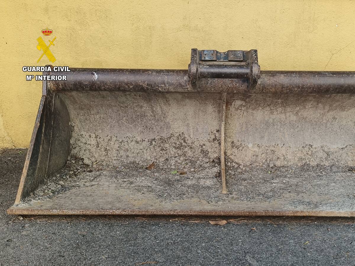 La Guardia Civil detiene a un hombre por robar un cazo de una excavadora