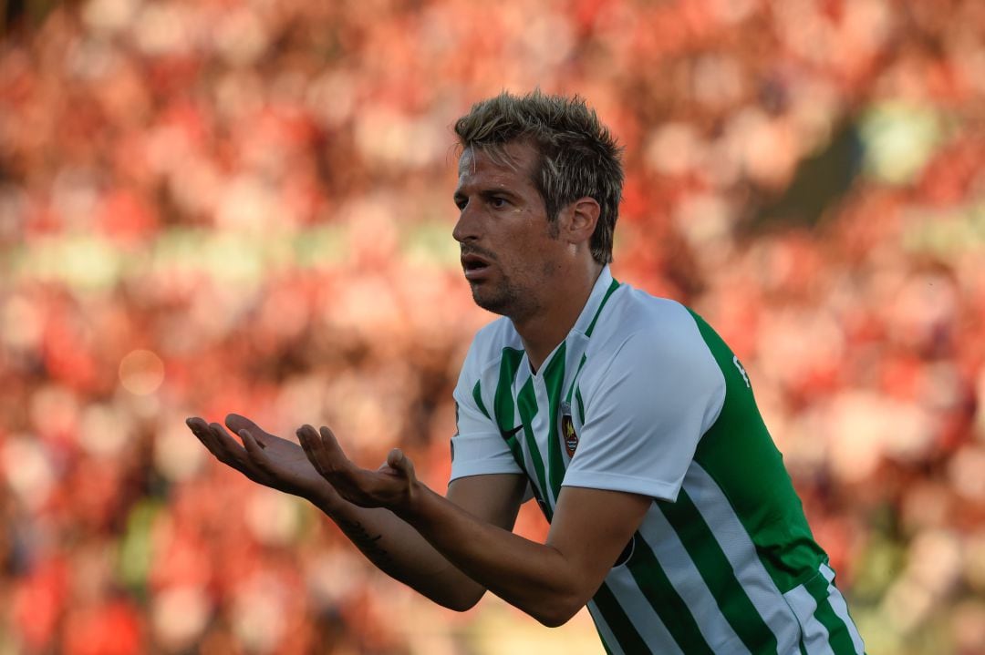 Fabio Coentrao protesta una acción durante su etapa en el Río Ave portugués