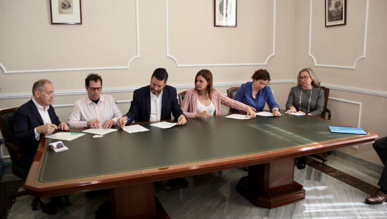 En el centro, Carlos Galiana y Sandra Gómez, A los lados, Quico Dasí (dcha.) y Teresa Blasco (izqda.)