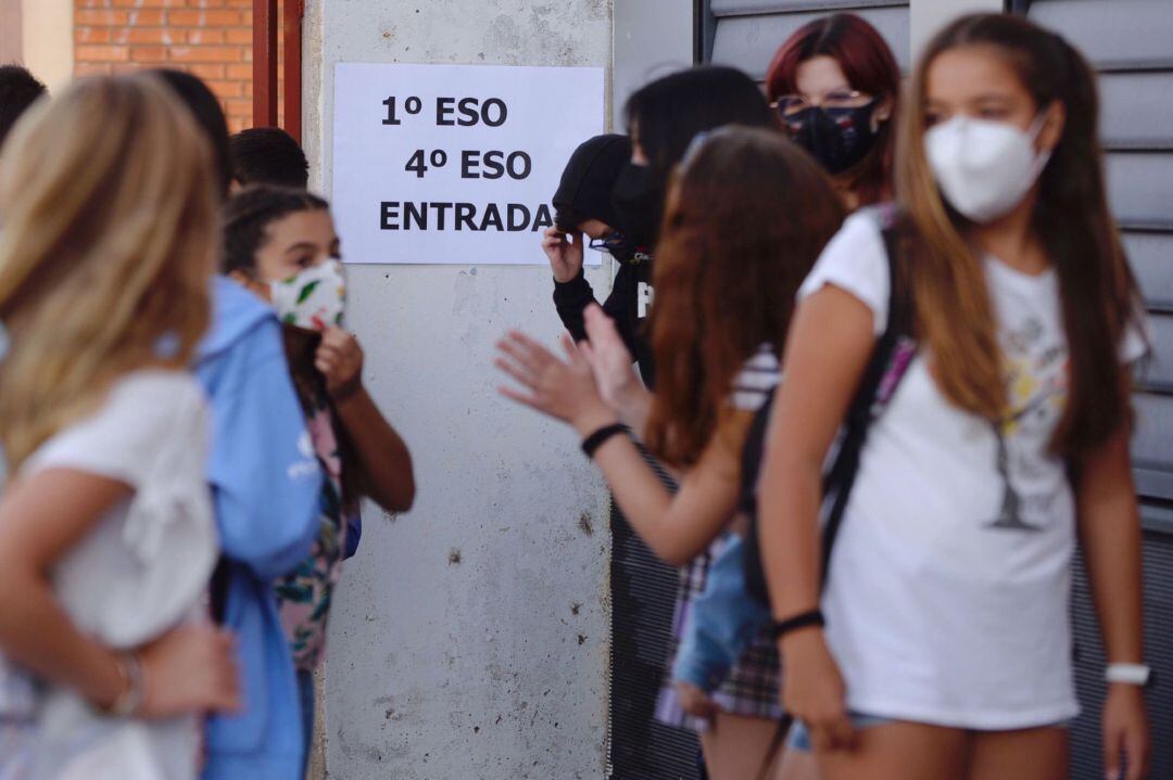 Unos 120.000 alumnos de Educación Superior Obligatoria (ESO), Bachillerato y Enseñanzas Artísticas retornan a las aulas en Castilla y León para iniciar el curso escolar