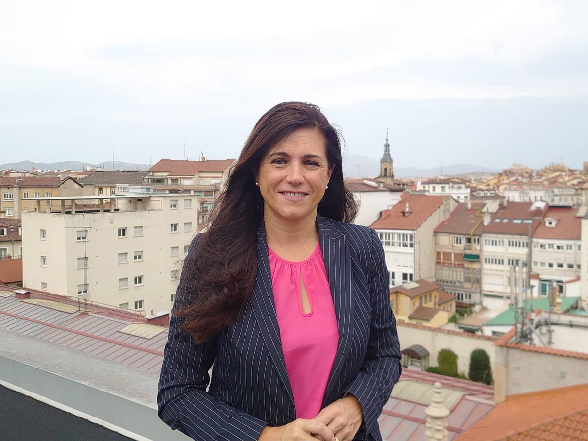 Entrevista a Begoña Llarena, directora del aeropuerto de Foronda.