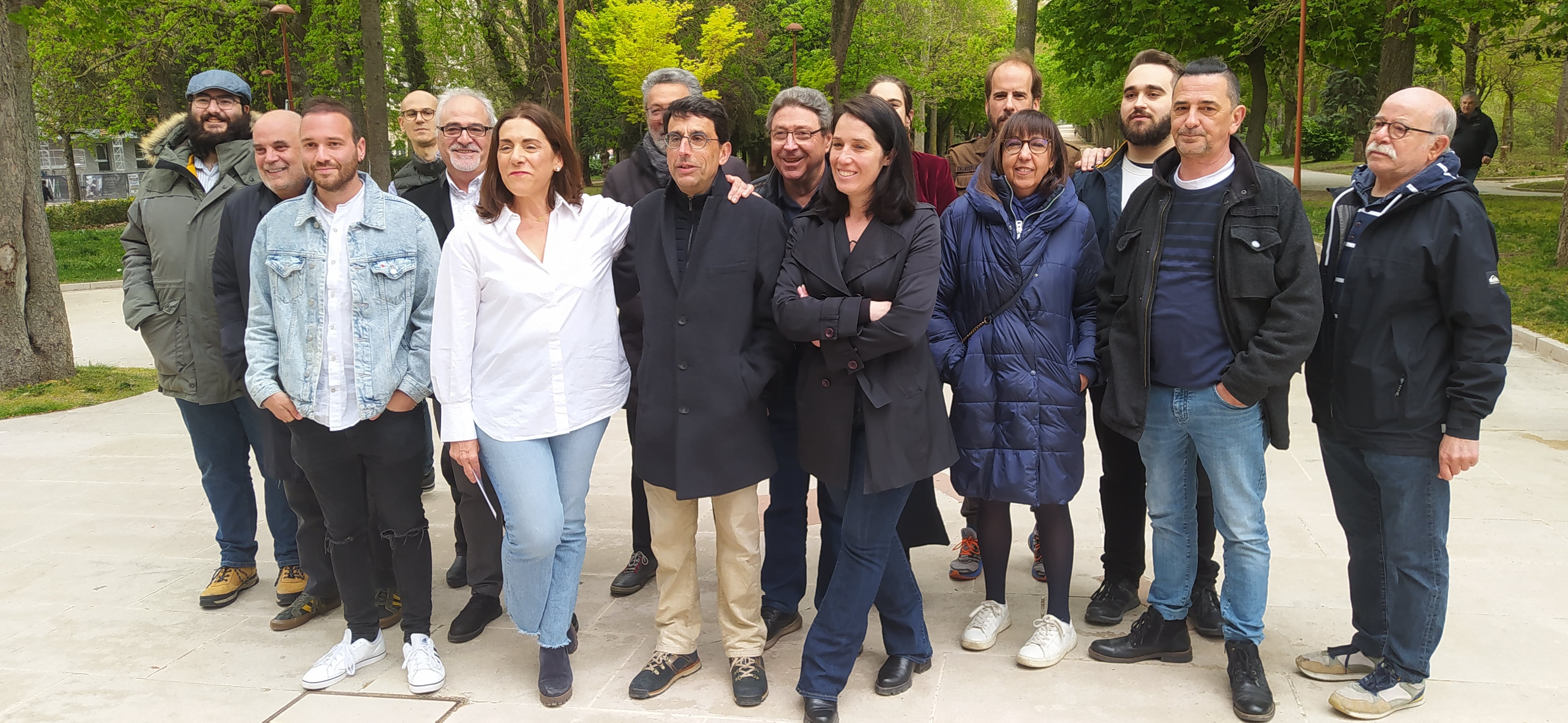 La coalición Podemos-Izquierda Unida-Alianza Verde, ha presentado su lista al Ayuntamiento de Burgos, encabezada por Margarita Arroyo (camisa blanca)