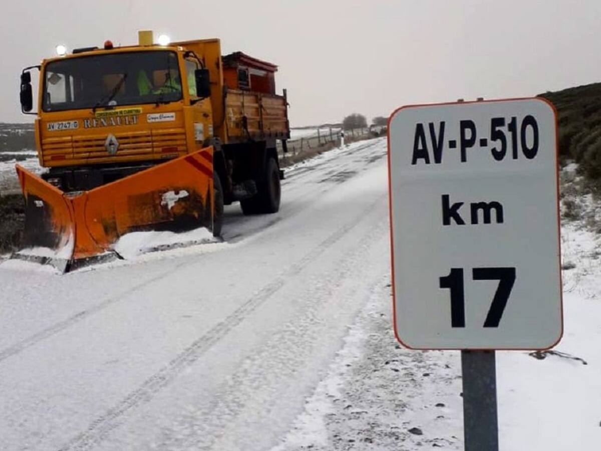 El centro y el norte de Ávila en alerta por las nevadas y el viento