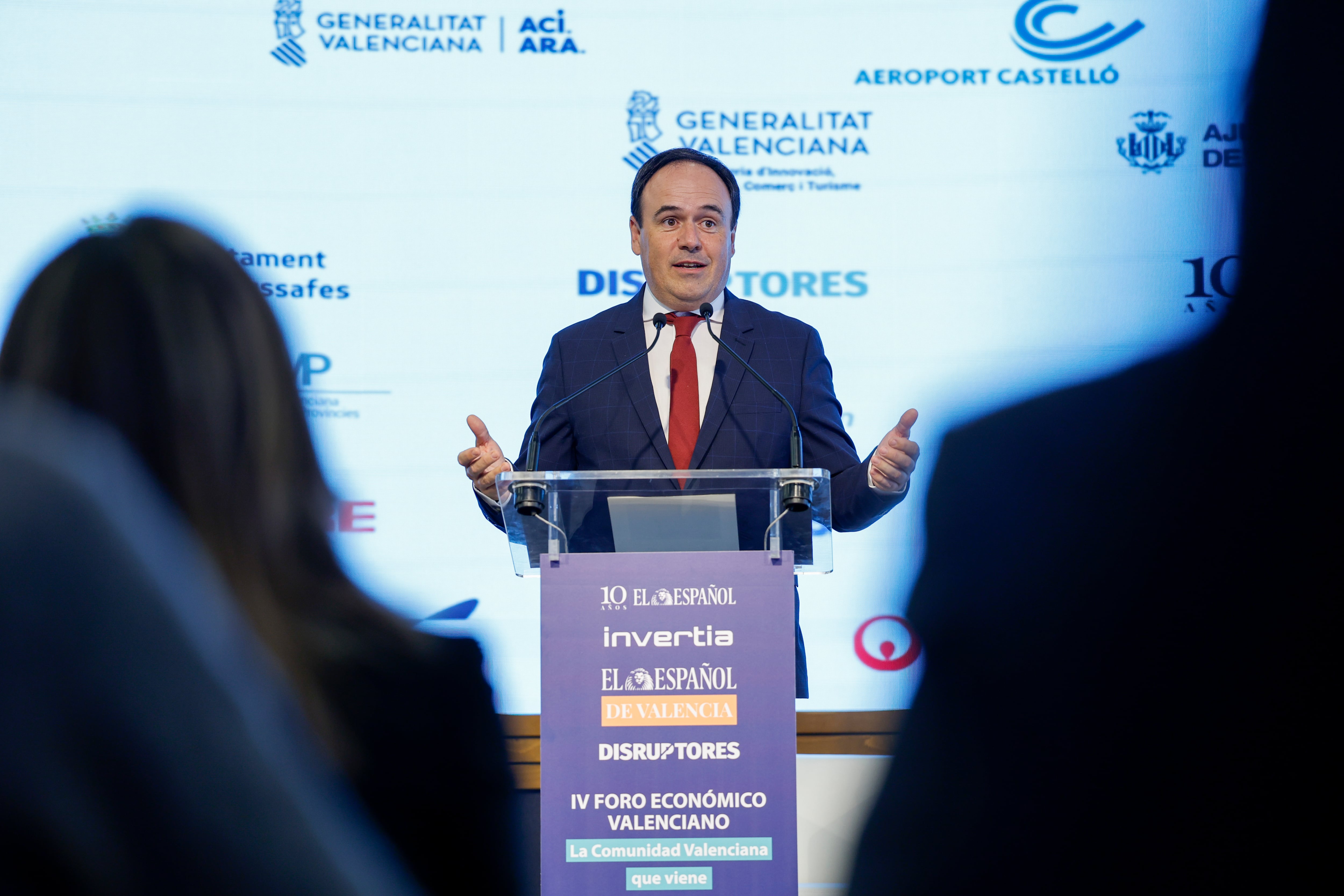 GRAFCVA1329. VALENCIA, 18/12/2025.- El president de la Generalitat, Juanfran Pérez Llorca, durante su intervención en el cuarto Foro Económico de la Comunitat Valenciana, organizado por el diario El Español. EFE/Ana Escobar