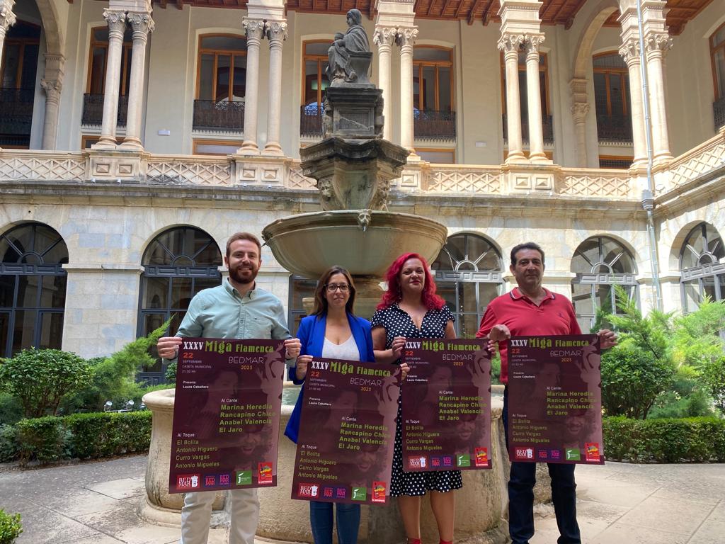 Otro momento de la presentación de la 35 Miga Flamenca de Bedmar, en el Patio de la Diputación