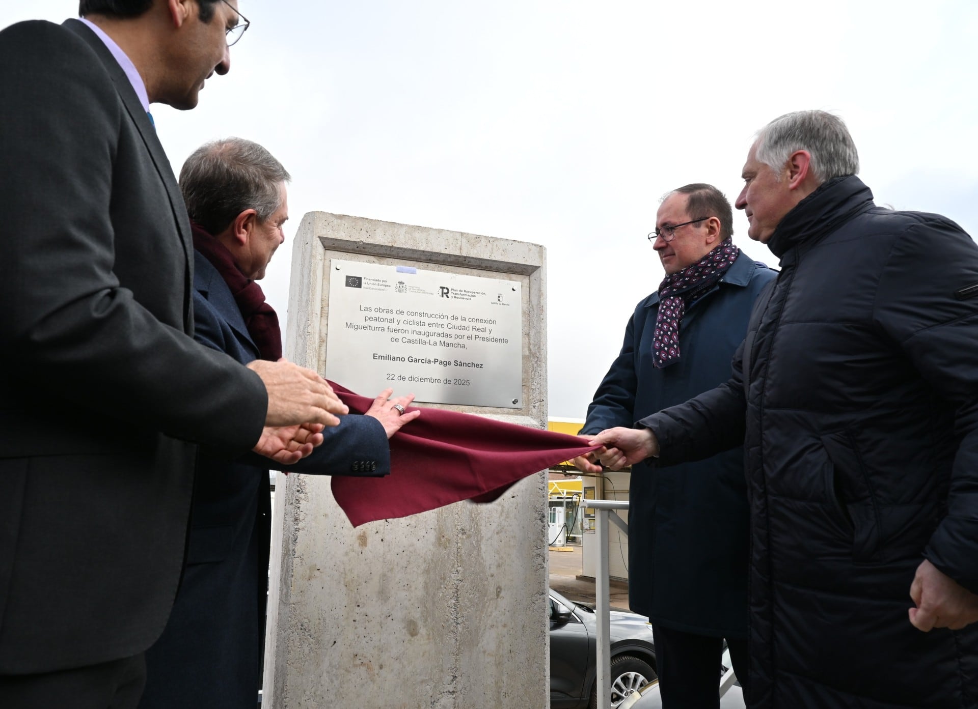 Descubrimiento de la placa en la Pasarela Ciudad Real-Miguelturra por las autoridades