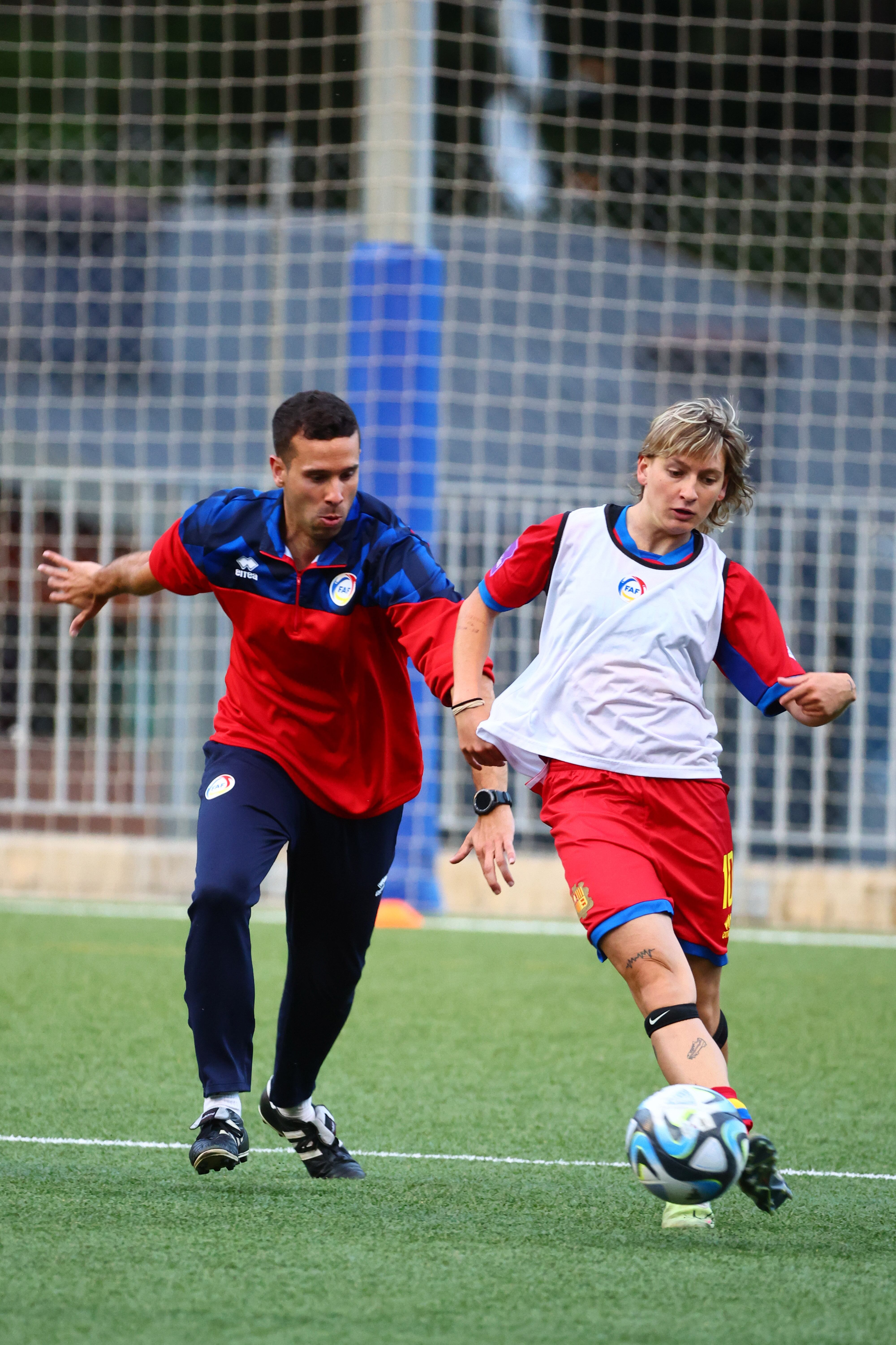 Entrenament de la selecció absoluta femenina abans del desplaçament per disputar el partit contra Illes Fèroe del preeuropeu.