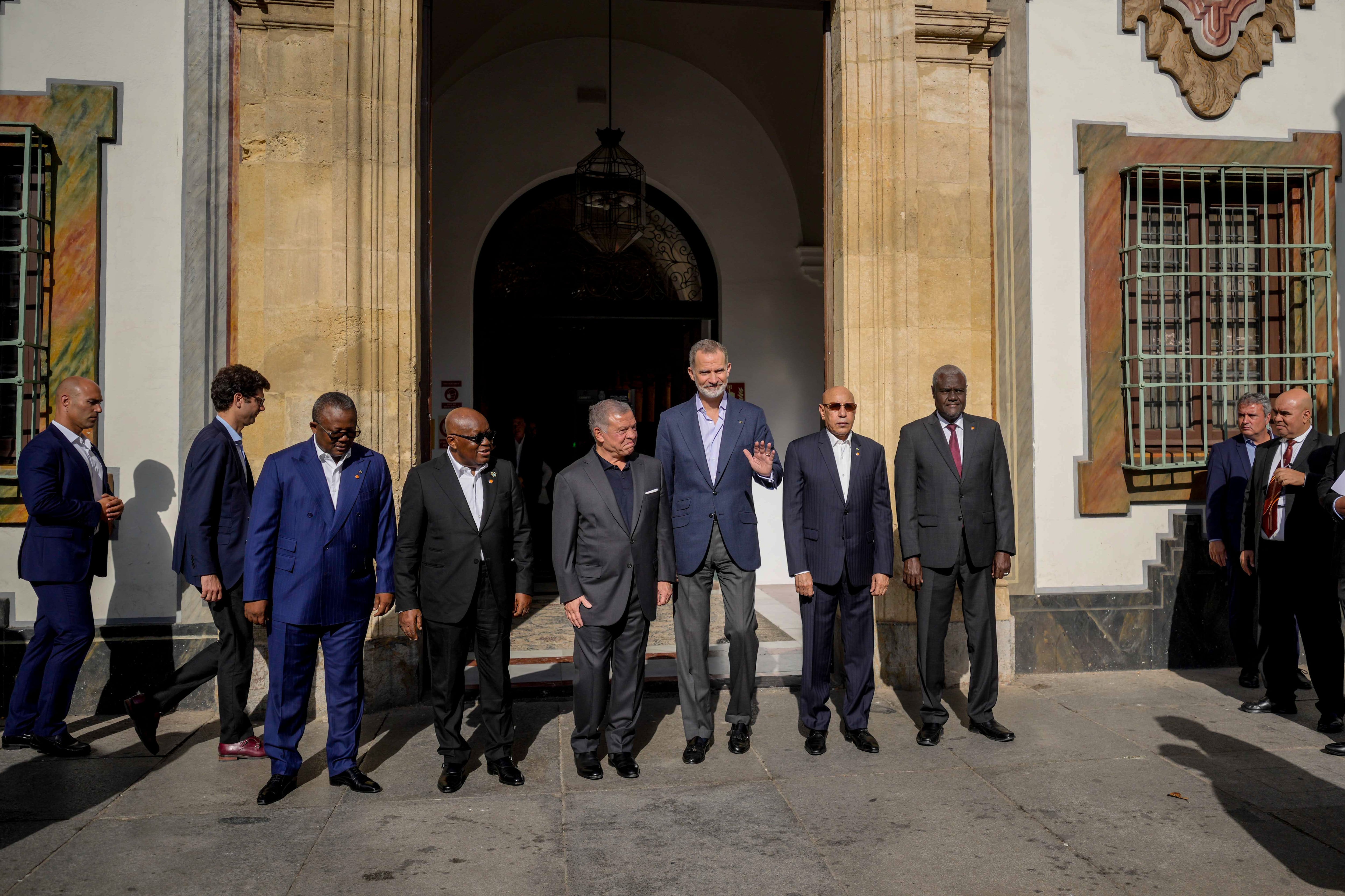 CÓRDOBA, 20/06/2023.- El rey Felipe VI (3d) y el rey de Jordania Abdalá II (5i) asisten este martes a una nueva jornada del denominado &quot;Proceso de Áqaba&quot;, un encuentro bajo iniciativa del monarca jordano que busca reforzar la cooperación militar y de seguridad, además de la coordinación y el intercambio de experiencia para combatir el terrorismo. EFE/ Rafa Alcaide
