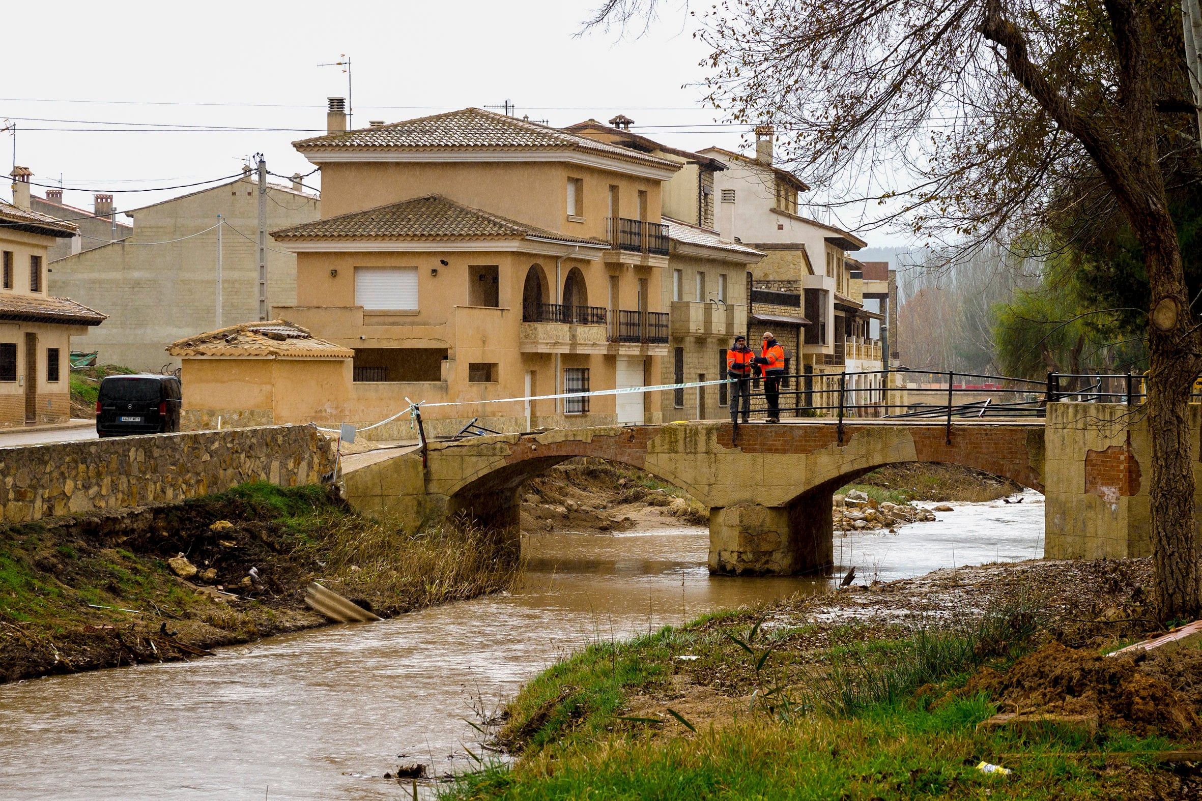 -FOTODELDÍA- MIRA (CUENCA), 11/12/2024.-Desperfectos causados por la dana en Mira, Cuenca. El presidente de la comunidad de Castilla-La Mancha, Emiliano García Page mantuvo una reunión en el Ayuntamiento de Mira, Cuenca, para abordar el Plan Mira 2024-2028. EFE / Álvaro del Olmo
