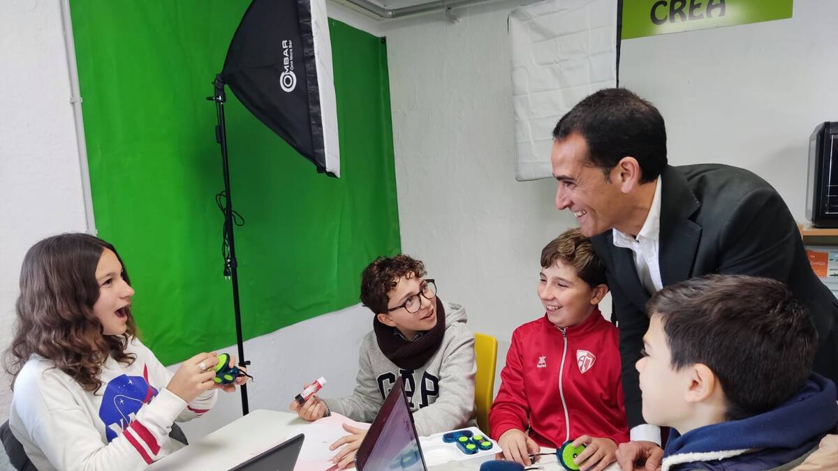 El 'aula del futuro' llega a Mengíbar