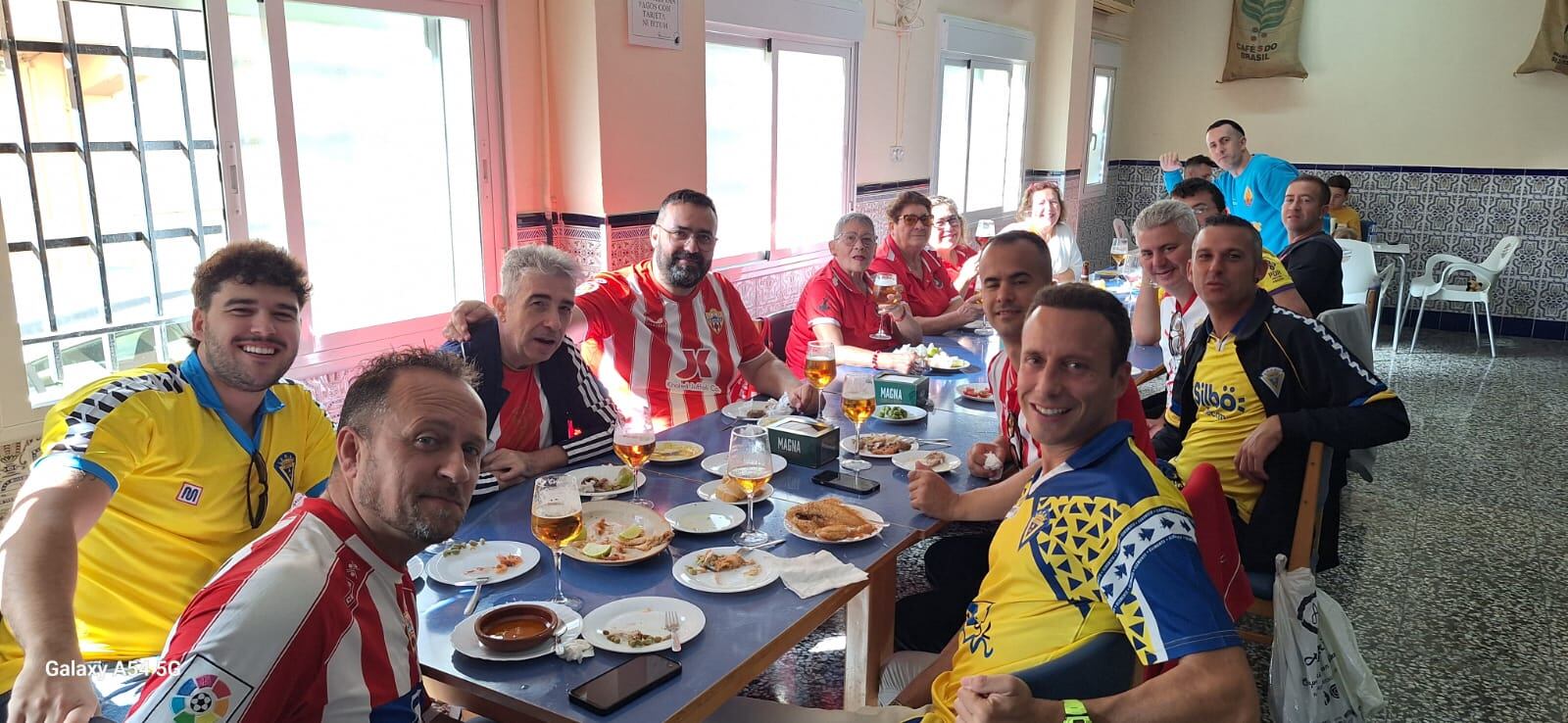 Comida de hermandad antes del Almería-Cádiz.