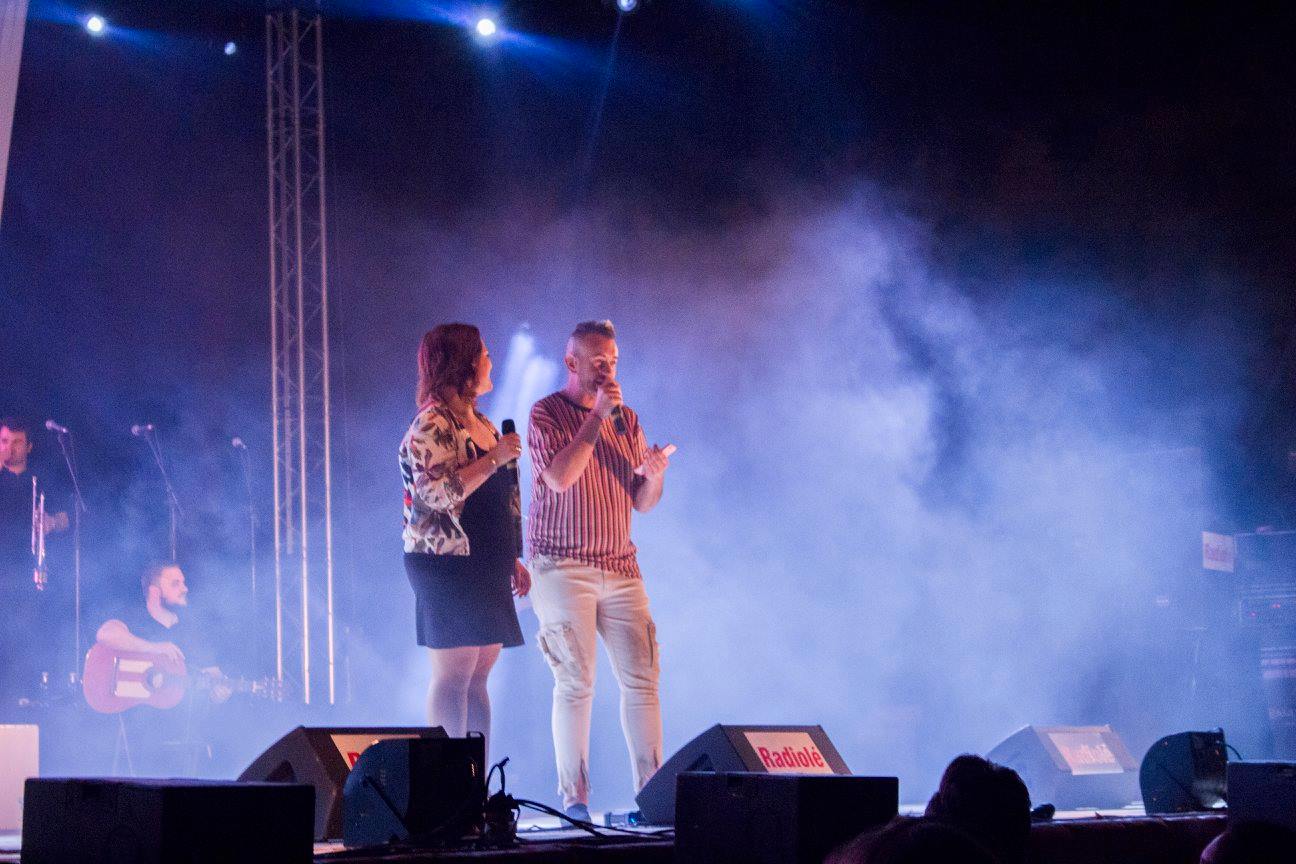 Esther Morales y Joaquín Hurtado presentando la Gala Olé al verano (Imagen de Archivo)