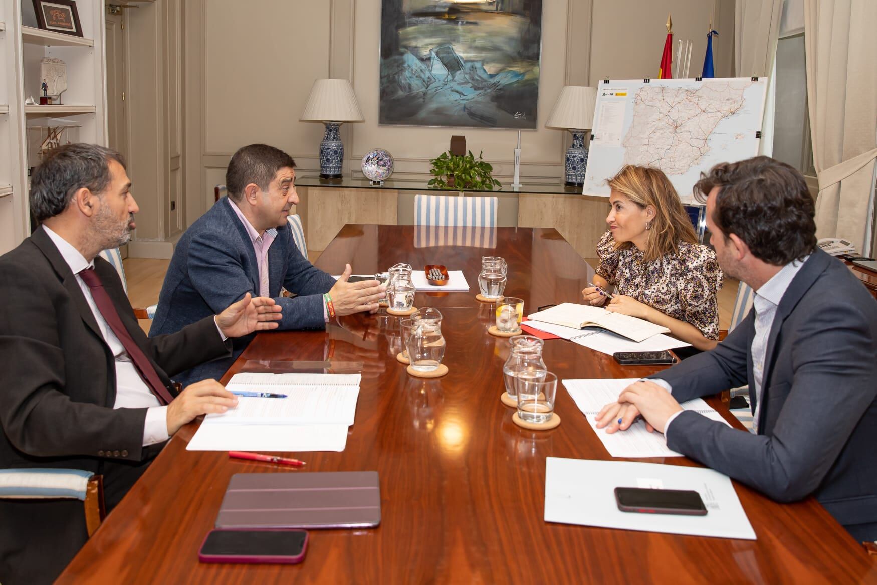 El presidente de la Diputación de Jaén, Francisco Reyes, durante una reunión con la Ministra de Transportes, Raquel Sánchez