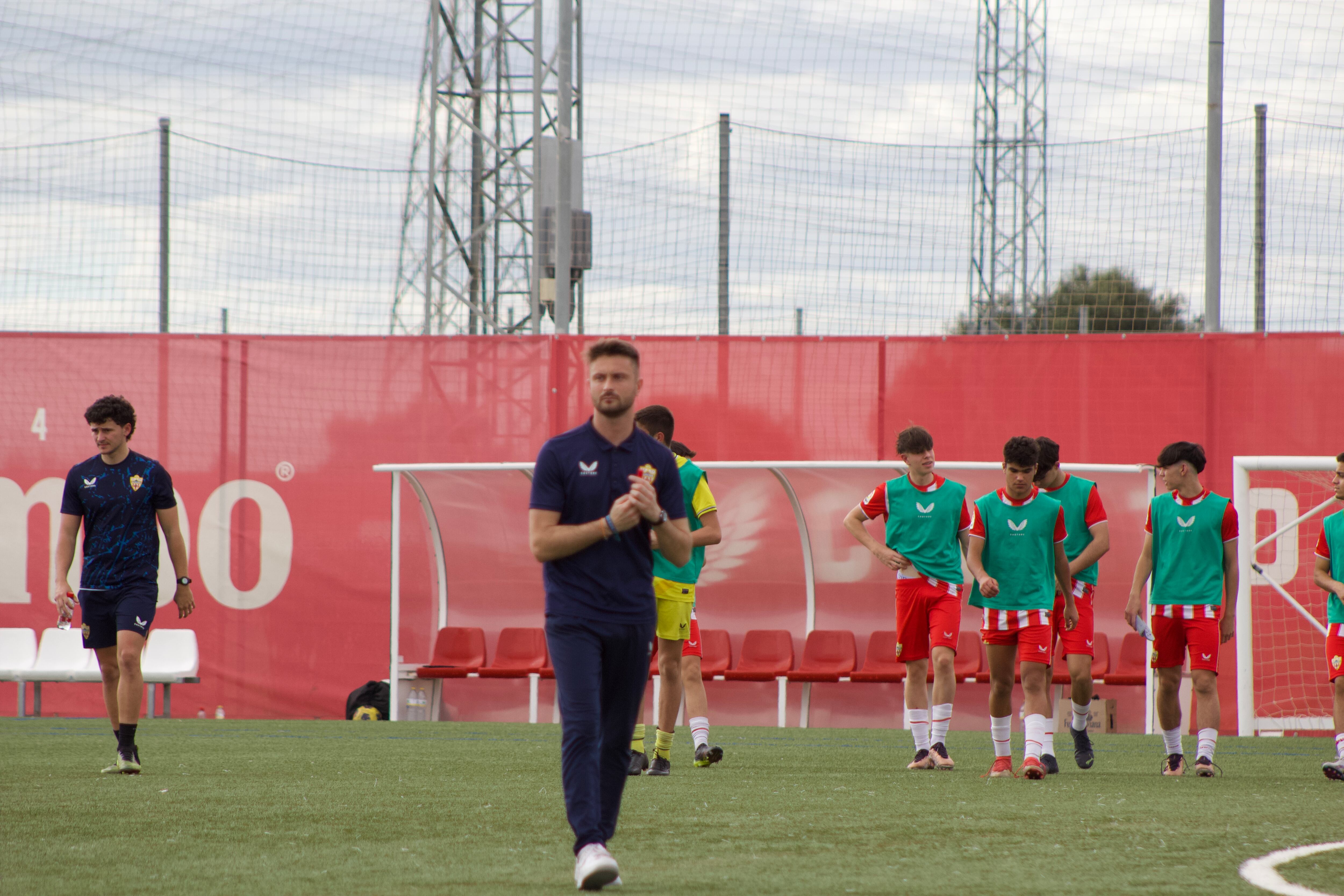 Francisco Pérez es almeriense, tiene 29 años y es graduado en Ciencias de la Actividad Física y el Deporte y en Educación Primaria.