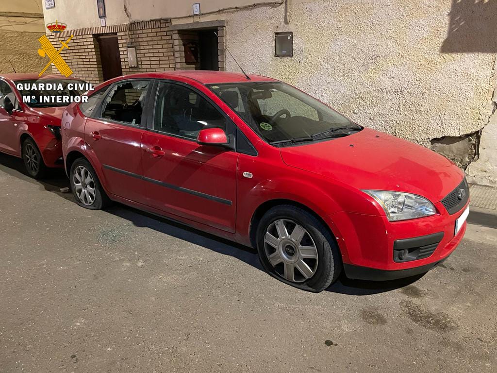 Detenido un hombre que se atrincheró en su casa de Pradilla de Ebro (Zaragoza) tras herir a su hermano con arma blanca. Pinchó las ruedas de su coche