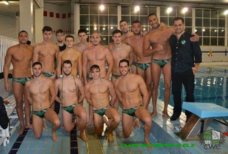 Equipo del Club Waterpolo Elx con su técnico Sergio Navarro