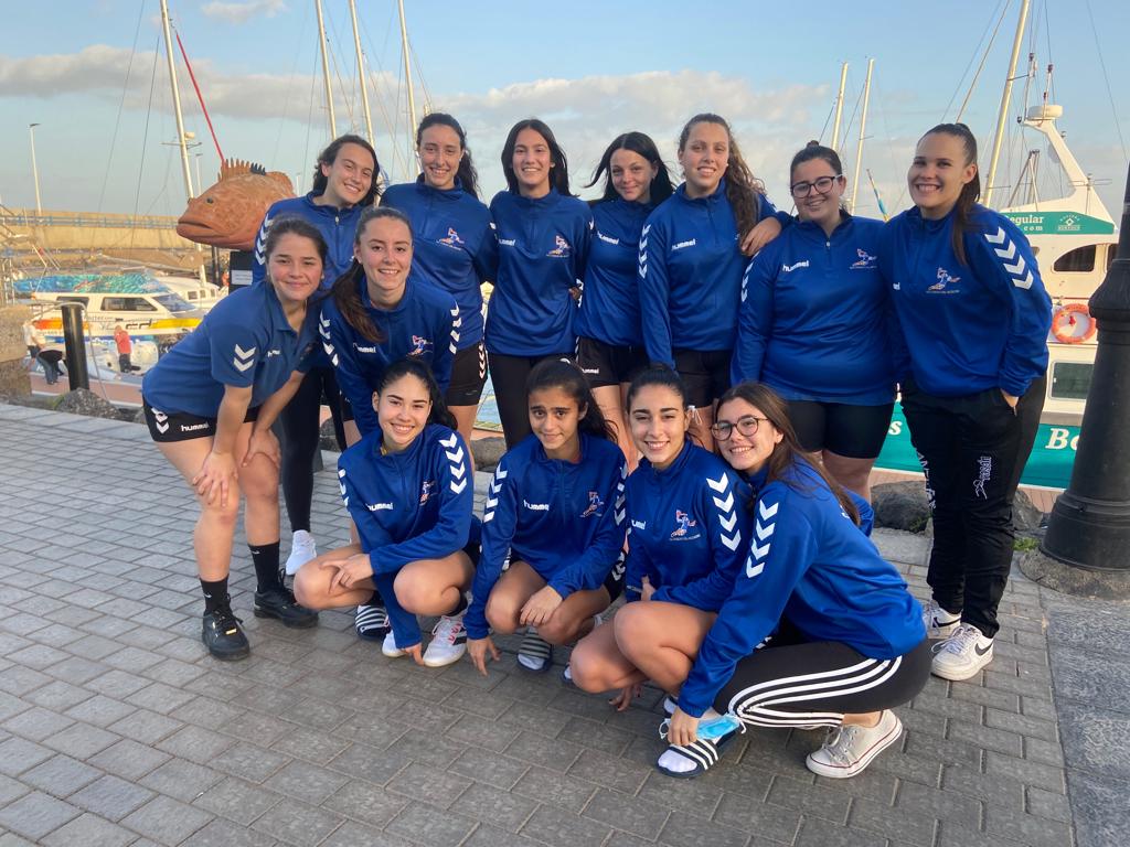 El equipo juvenil femenino del Puerto del Carmen.