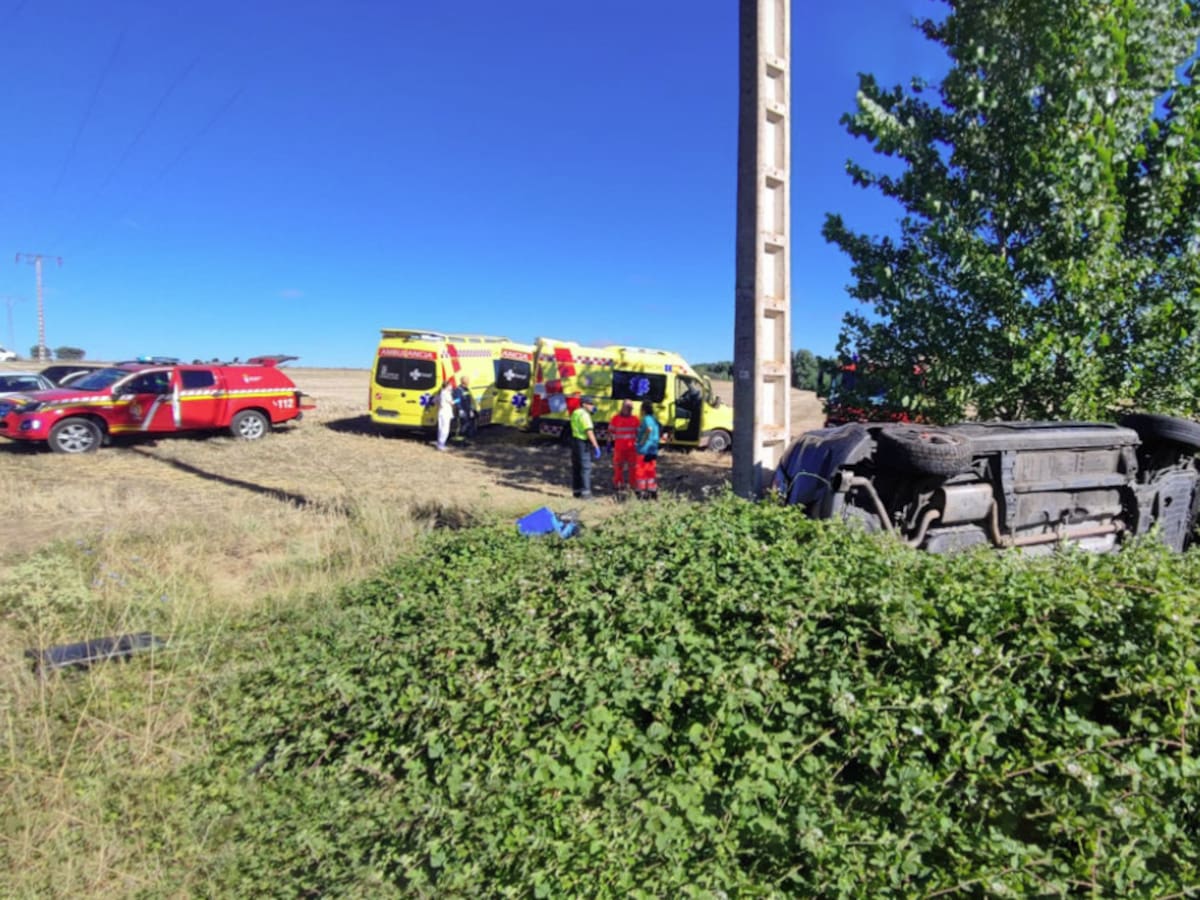 Un fallecido y tres heridos en un accidente de tráfico en Calzada del Coto
