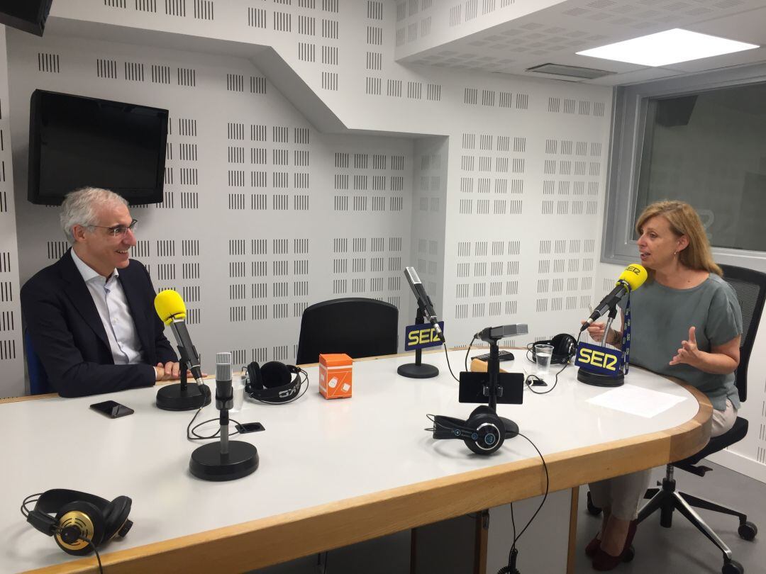 Francisco Conde y Aida Pena en el estudio de la Cadena Ser