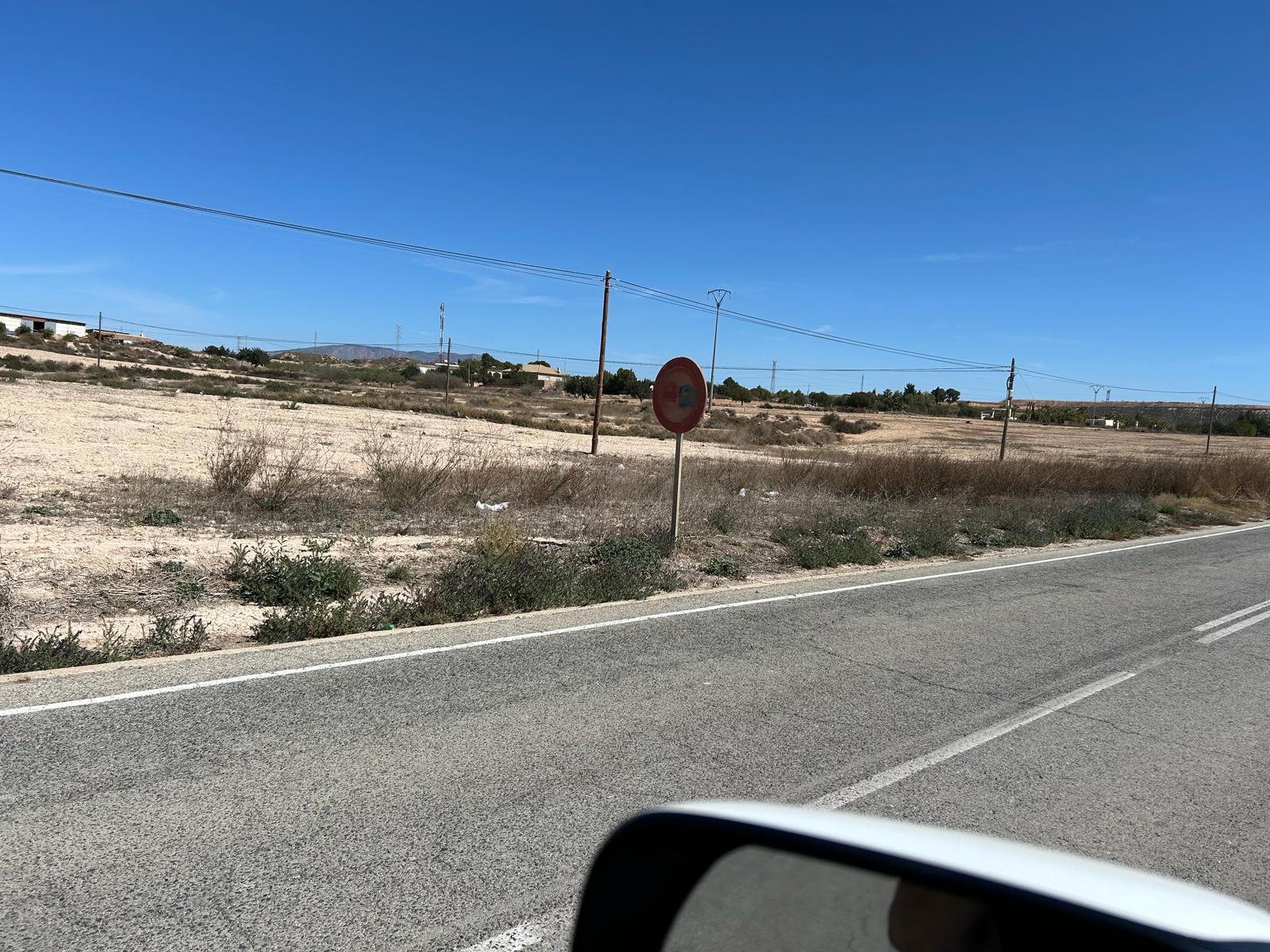 Señales deficientes en la carretera que une El Paretón con Mazarrón