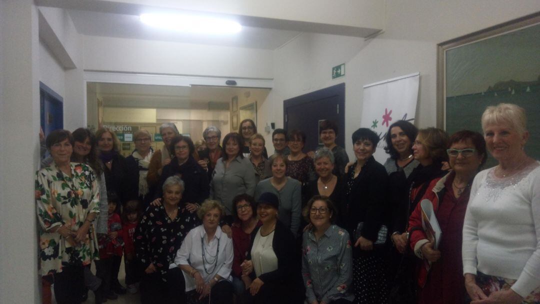 Presentación del calendario solidario de la asociación Amunt contra el Càncer de la Marina Alta.