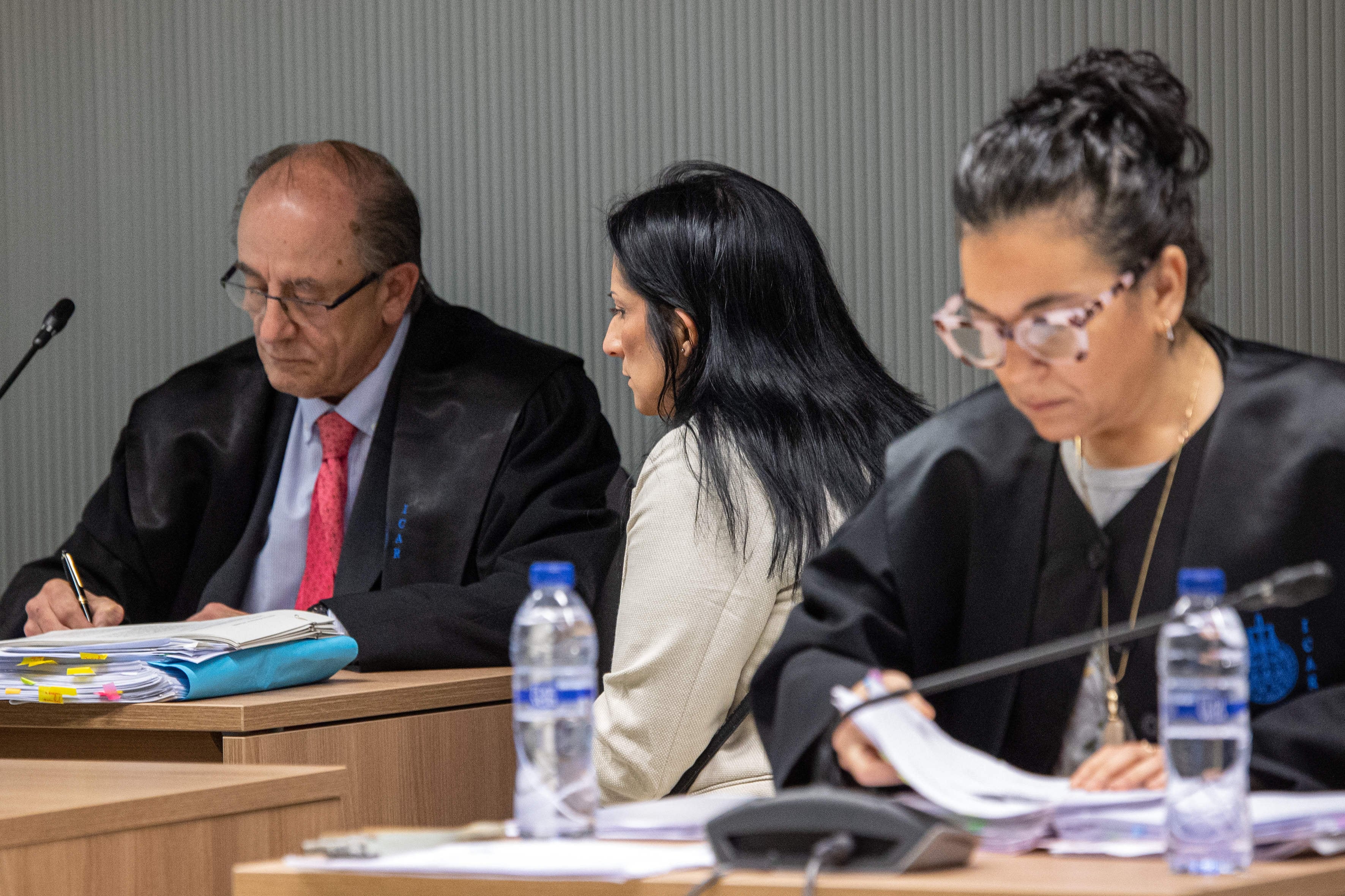 LOGROÑO 15/05/2025.- La Audiencia Provincial de La Rioja celebra la sexta jornada del juicio con jurado por el crimen de Viniegra de Arriba, ocurrido en agosto de 2022, con la declaración de los tres acusados del asesinato de un hombre, este jueves en el Palacio de Justicia. EFE/Raquel Manzanares