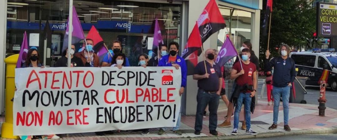 Concentración de los trabajadores de Atento en A Coruña