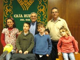 De izq. a der.: <b>Inmaculada Belda</b> (1ª), <b>Juan José Nogales</b> (3º), Antonio Rodríguez Almodóvar, <b>Gonzalo Piña</b> (2º). Salomón Hachuel, <b>Aitana Díaz </b>(Accésit)