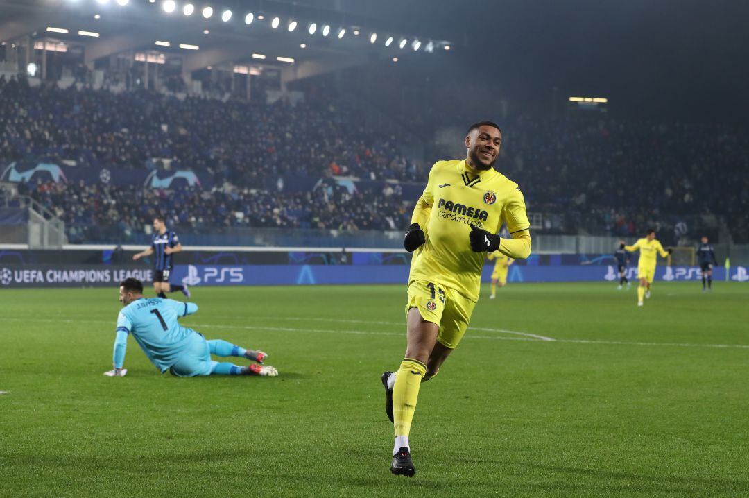 Danjuma celebrando el tanto que abrió la lata